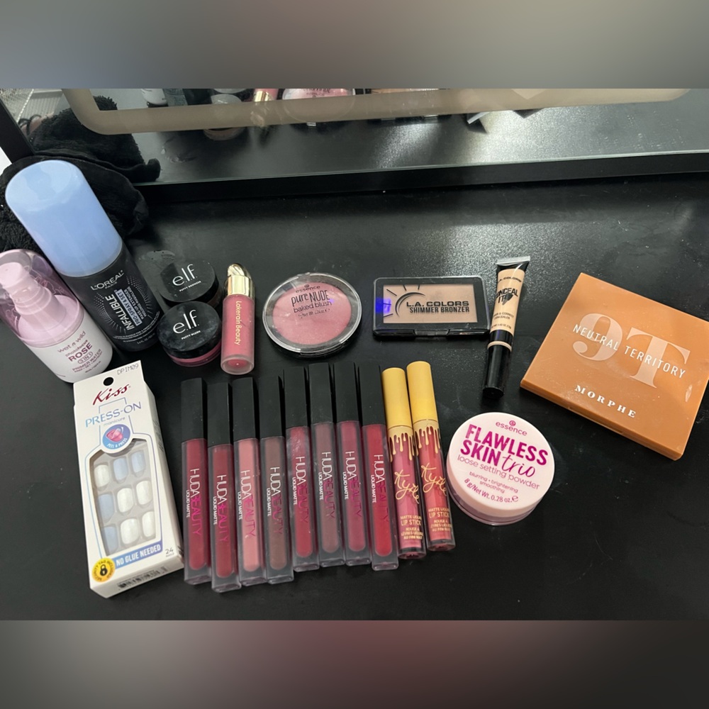 HUDA BEAUTY Lipstick Collection - Rich Reds and Pinks